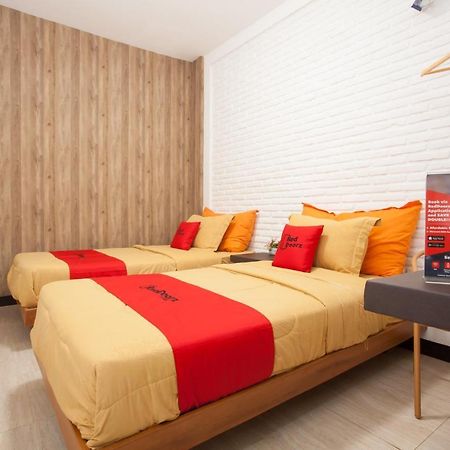 Hotel Reddoorz Near Museum Angkut Batu à Batu  Extérieur photo