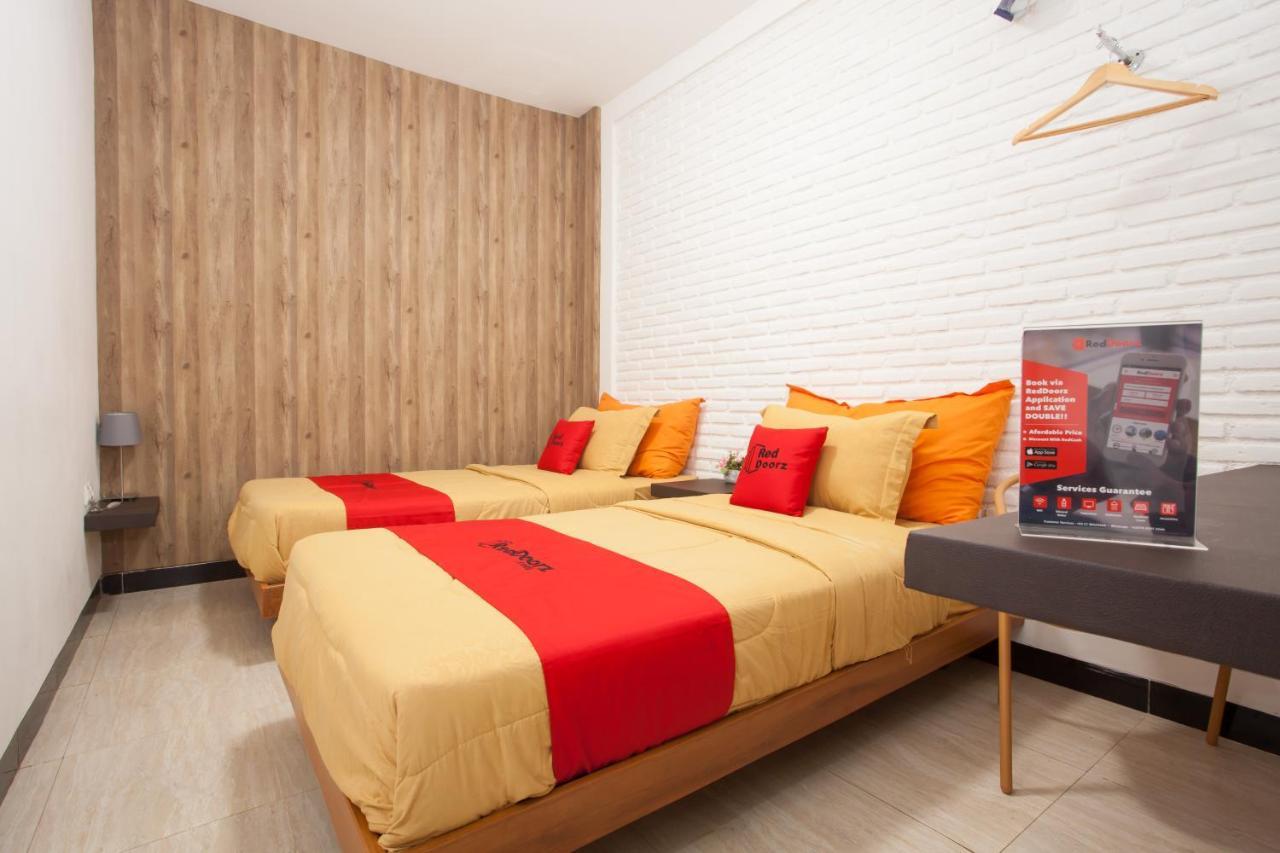 Hotel Reddoorz Near Museum Angkut Batu à Batu  Extérieur photo