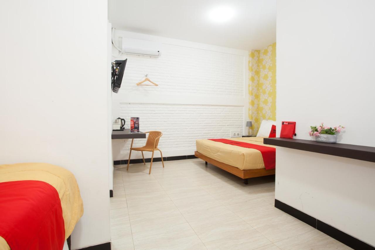 Hotel Reddoorz Near Museum Angkut Batu à Batu  Extérieur photo