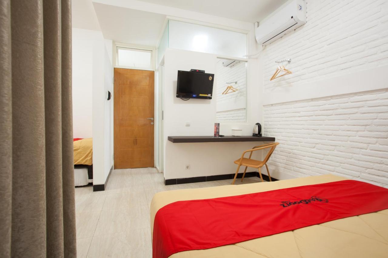 Hotel Reddoorz Near Museum Angkut Batu à Batu  Extérieur photo
