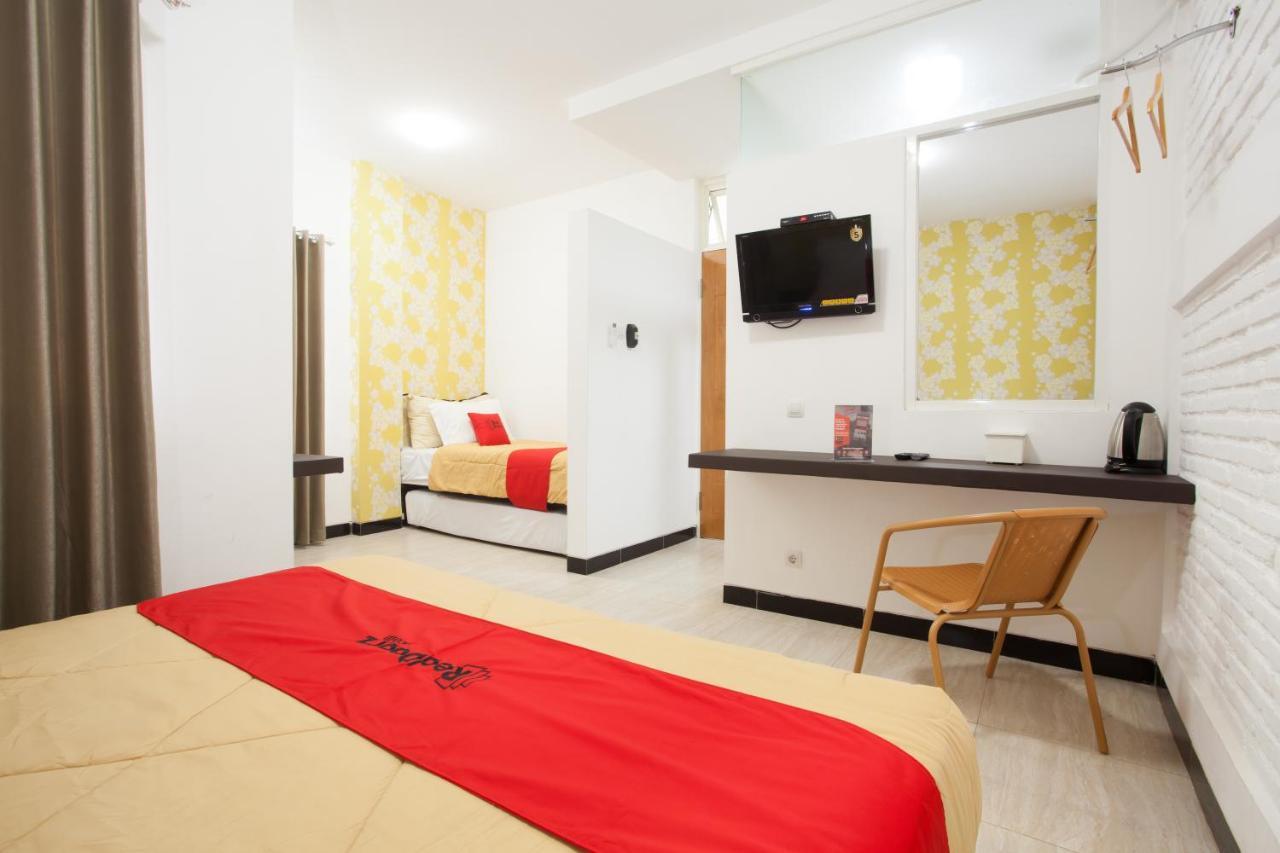 Hotel Reddoorz Near Museum Angkut Batu à Batu  Extérieur photo