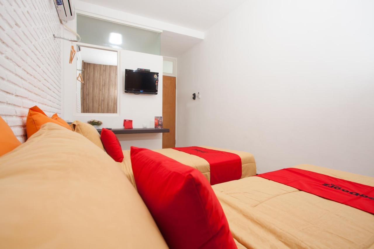 Hotel Reddoorz Near Museum Angkut Batu à Batu  Extérieur photo