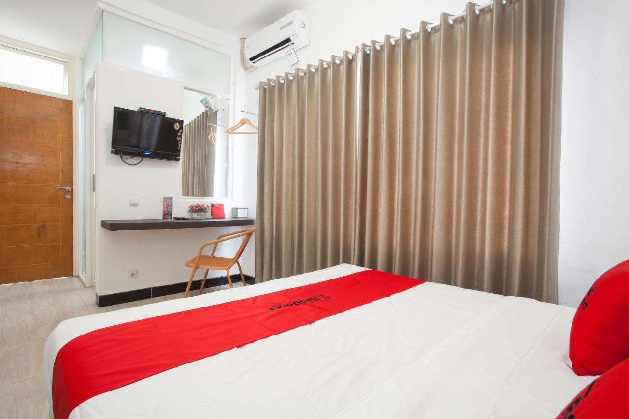 Hotel Reddoorz Near Museum Angkut Batu à Batu  Extérieur photo